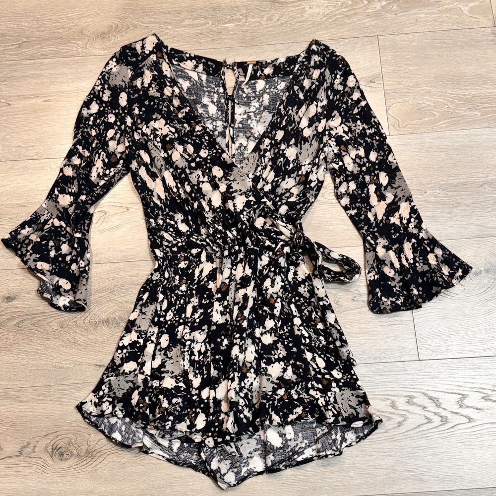Free People All The Right Ruffles Black Raven Floral Shorts‎ Romper XS XSmall